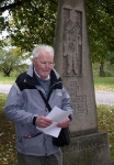 Villy taler ved arrangementet til mindet om de danske spaniensfrivillige ved Monumentet ved Esplanaden, 17.10.2004