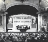 Landsforeningen til Samvirke mellem Danmark og Sovjetunionen afholder en festaften i Odd-Fellow Palæet i København i 1950.