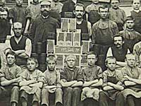 Opstilling af arbejdere fra en tobaksfabrik 1894. Tobaksindustrien var et af de mest børneintensive områder