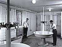 Baderummet på lærlingehjemmet i Rantzausgade i Københvan ca. 1930