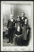 Fem af familiens Sørensens otte børn