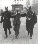Arne Munch Petersen anholdes på Christiansborgs Slotsplads i forbindelse med Nakskov-urolighederne