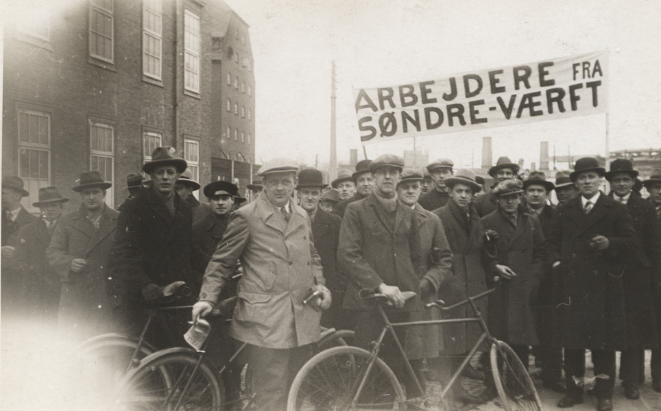 Arbejdere fra Søndre-Værft slutter sig til en af 1930ernes arbejdsløshedsdemonstrationer