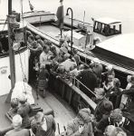 lige som far skal man selvfølgelig sejles til Refshaleøen, 1957