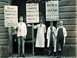 Lockoutede barbersvendene har indrettet en kampstue i Rømersgade under en konflikt, 1920.