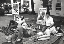 Herboende chilenere tilsluttede sig sultestrejkende i Chile og flere andre lande. 6/6 1978 lovede de at forlade Helligåndskirken og få regeringen til at presse det chilenske regime for oplysninger de mange forsvundne fanger (Foto: Finn Svensson)